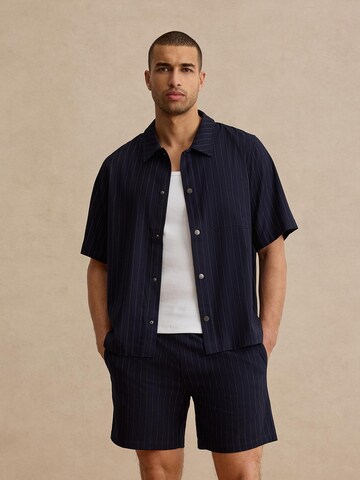 Coupe regular Chemise 'Phil' DAN FOX APPAREL en bleu : devant