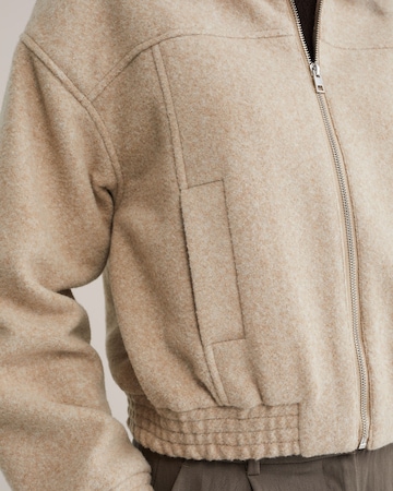 WE Fashion Демисезонная куртка в Бежевый