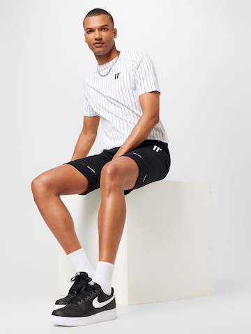 11 Degrees Regular Shorts in Schwarz