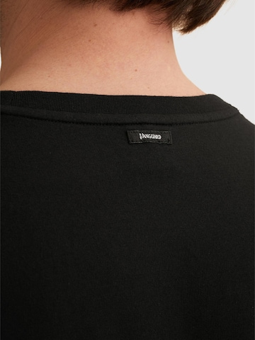 VANGUARD - Camiseta 'T-shirt with badge' en negro