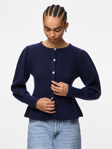 PIECES Gebreid vest 'PCAnnie' in Blauw: voorkant