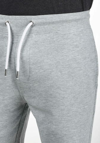 !Solid Regular Sweatshorts 'Tamp' in Grau