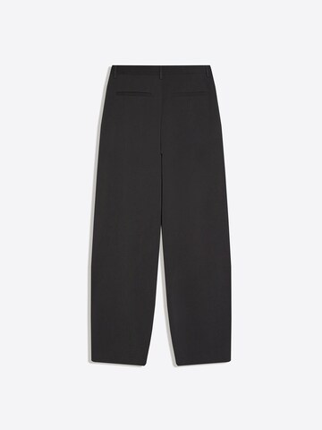 Bershka Vrečasti Hlače z naborki | siva barva