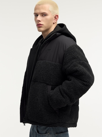 Pull&Bear Преходно яке в черно