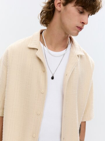 Pull&Bear Comfort Fit Skjorte i beige
