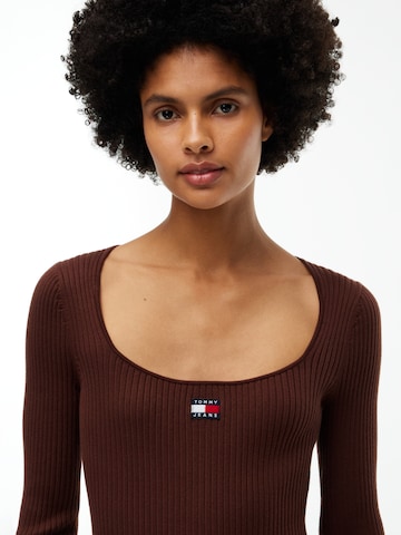 Tommy Jeans Neulemekko värissä ruskea