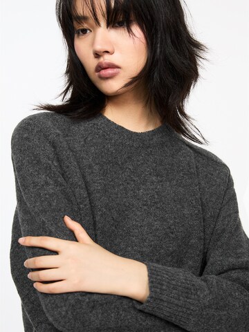 Pull&Bear Kleid in Grau