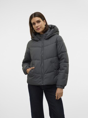 VERO MODA Winterjacke 'GRETAMIA' in Schwarz: Vorderseite