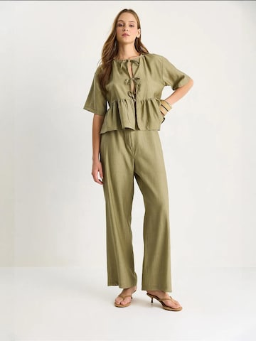Bianco Lucci Pantsuit in Green: front