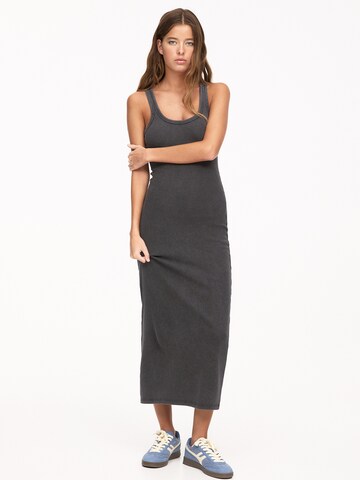 Pull&Bear Kleid in Grau: Vorderseite