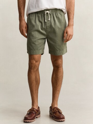 GANT Regular Панталон в зелено: отпред