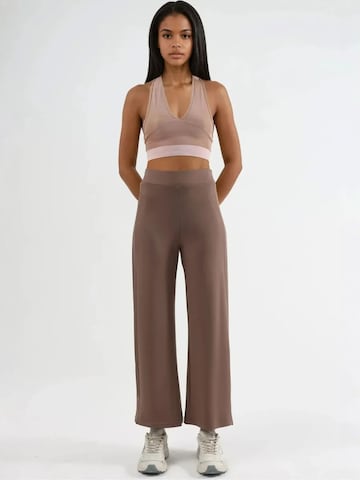 Lady Bersan Trousers 'Jogginghose' in Brown: front