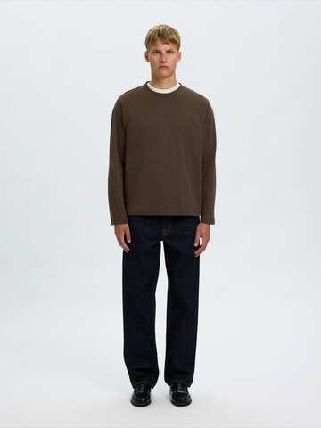 SELECTED - Camiseta 'SLMTAJ' en marrón