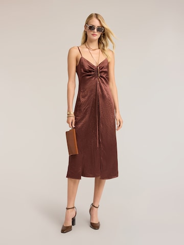 Robe MOTIVI en marron