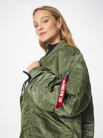 ALPHA INDUSTRIES Демисезонная куртка в Зеленый