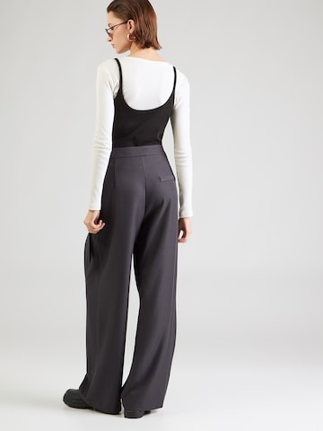 ABOUT YOU Flared Pressveckad byxa 'Palmer' i grå