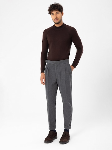 Antioch Regular Trousers in Grey