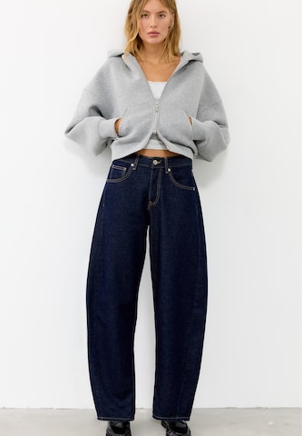Veste de survêtement Pull&Bear en gris : devant