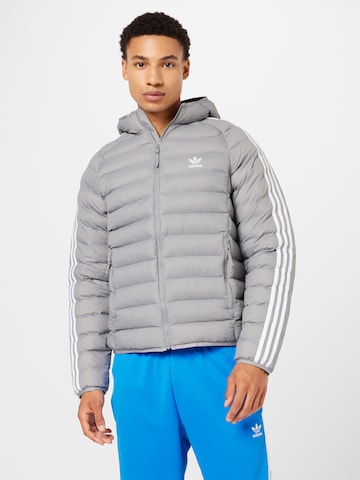 ADIDAS ORIGINALS - Casaco de inverno em cinzento: frente