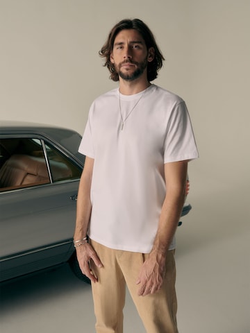 ABOUT YOU x Alvaro Soler قميص 'Leif' بلون أبيض: الأمام