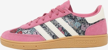 ADIDAS ORIGINALS Sneakersy 'Adidas x Liberty Handball Spezial' w kolorze czerwony: przód