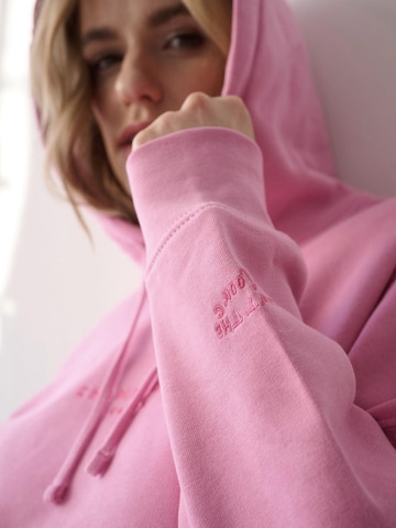 Felpa 'Champagne Problems' di I want the moon in rosa