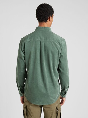 Carhartt WIP Regular Fit Paita 'Madison' värissä vihreä