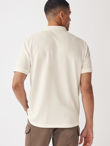 T-Shirt Next en blanc