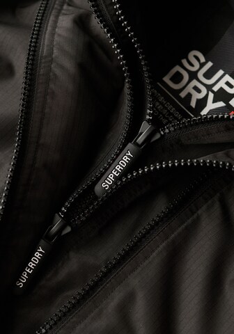 Superdry Jacke in Schwarz