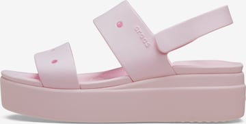 Crocs Sandaalit 'Brooklyn 4U' värissä vaaleanpunainen: etupuoli
