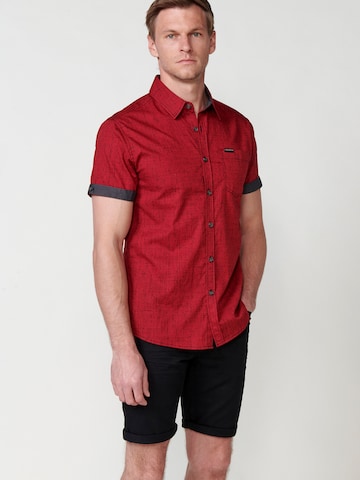 Coupe regular Chemise KOROSHI en rouge