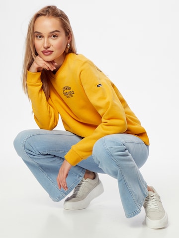 Superdry - Sudadera en amarillo