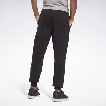 Reebok Tapered Broek in Zwart