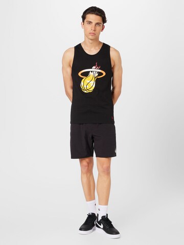 Tricou de la NEW ERA pe negru