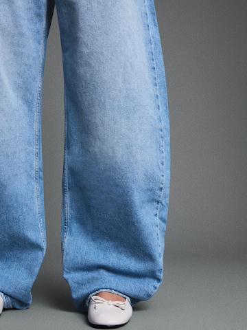 Bershka Baggy Jeans in Blauw