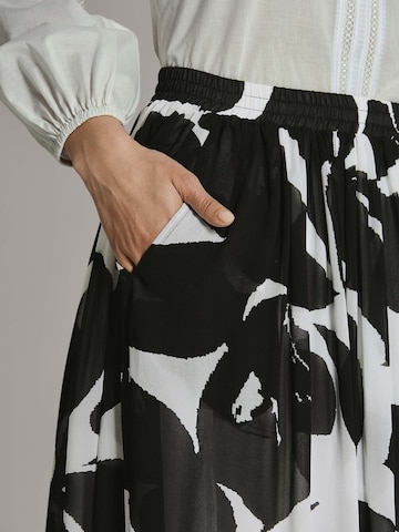 MADELEINE Rok in Zwart