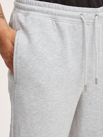 !Solid - Tapered Calças em cinzento