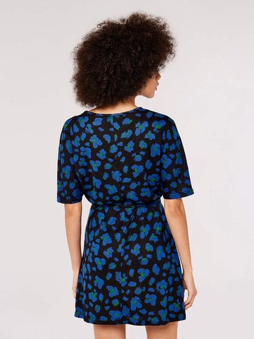 Apricot Kleid in Blau