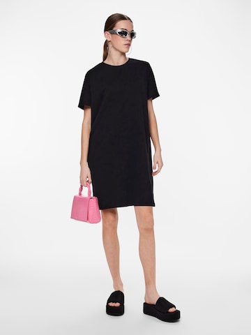 Rochie 'CHILLI' de la PIECES pe negru