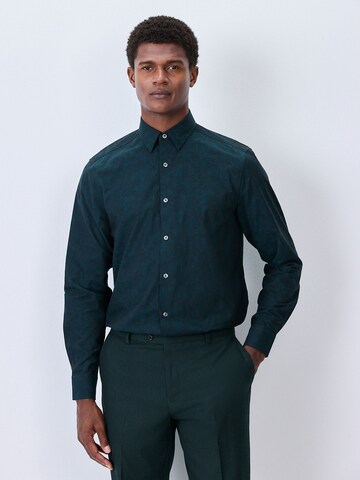 Next - Ajuste regular Camisa en verde: frente