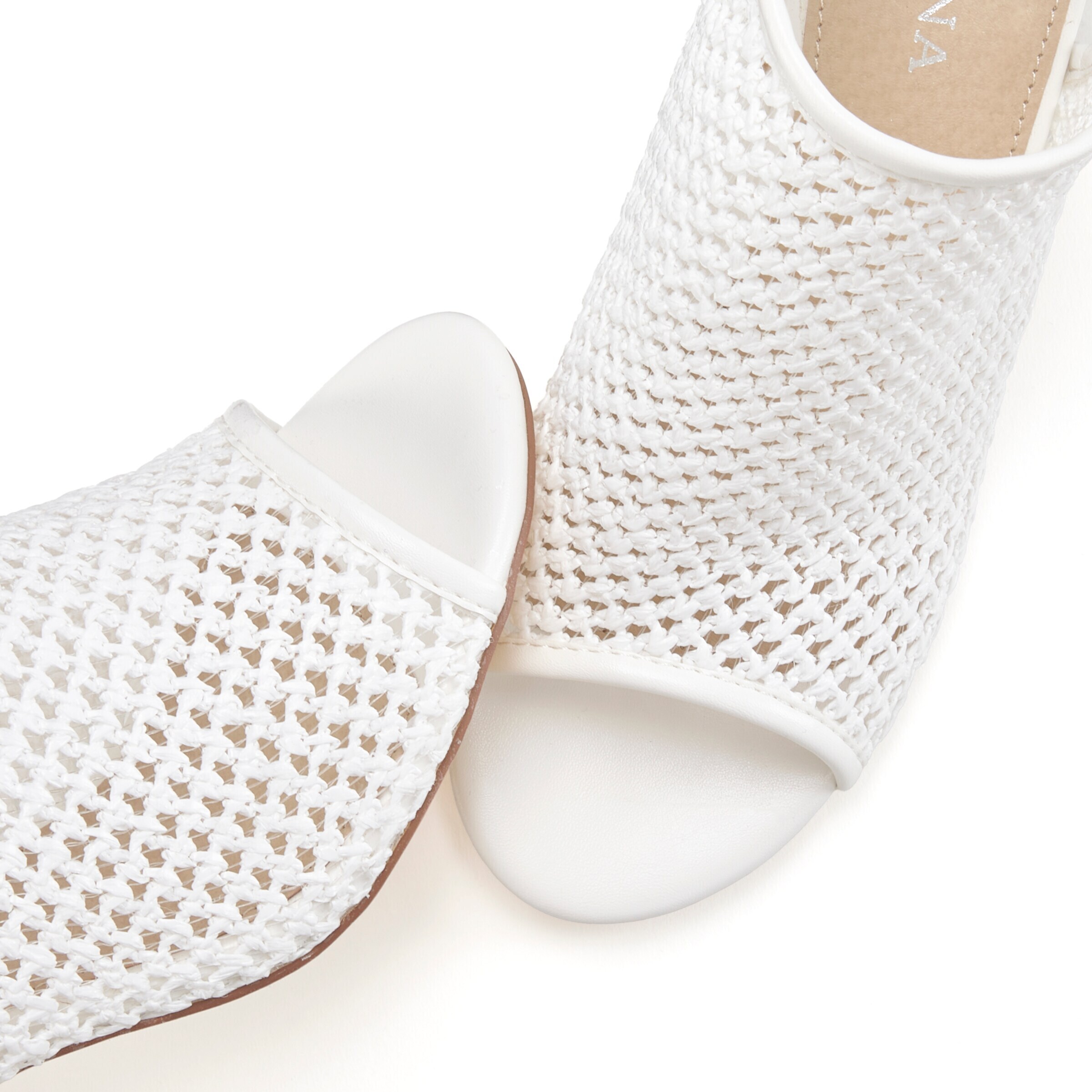 LASCANA - Sandália em branco