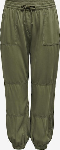 ONLY Carmakoma Loose fit Cargo Pants in Green: front