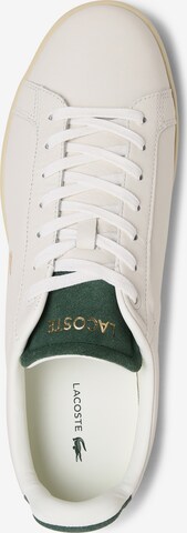 Baskets basses 'Carnaby Pro' LACOSTE en blanc