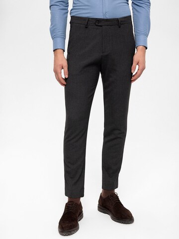 Regular Pantalon Antioch en gris : devant