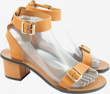 ATP Atelier Sandals & High-Heeled Sandals in 36 in Orange: front