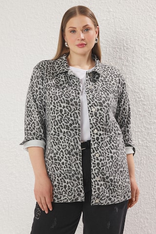 Trendyol Curve - Chaqueta de entretiempo en gris
