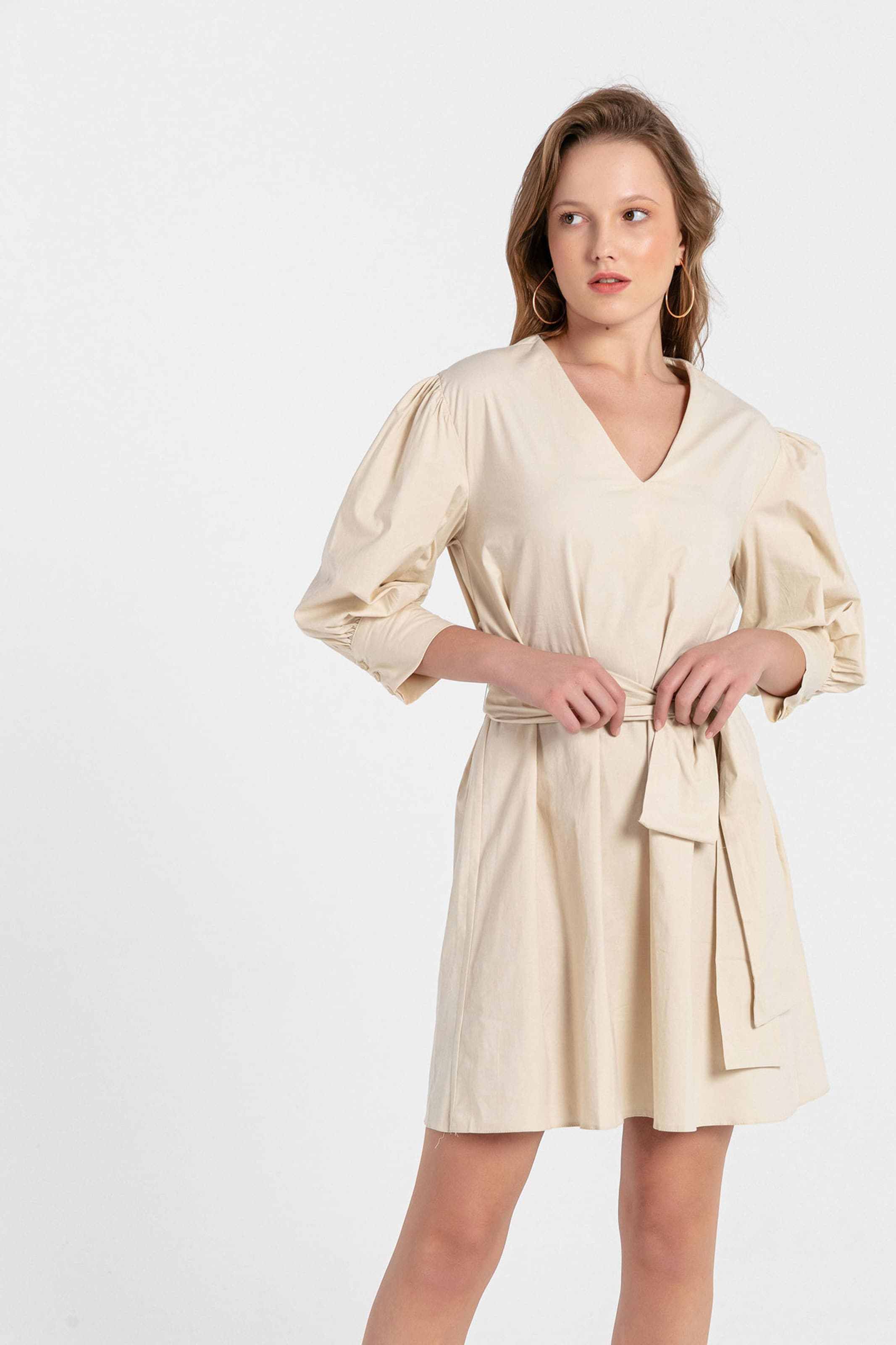 Jimmy Sanders Φόρεμα σε μπεζ: μπροστά