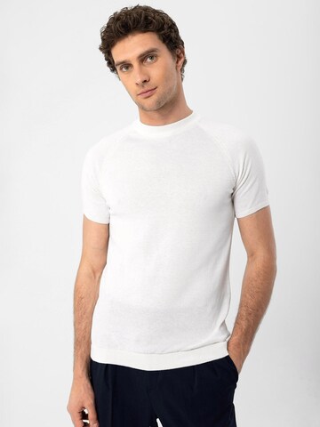Antioch Shirt in Beige: front