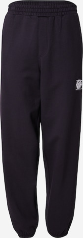 VANS Tapered Housut värissä musta: etupuoli