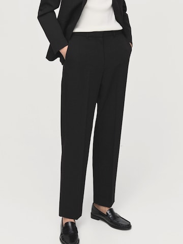MANGO Regular Pantalon 'BOREAL' in Zwart: voorkant